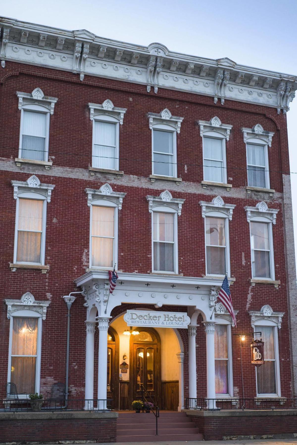 Decker Hotel & Bar Maquoketa Exterior photo
